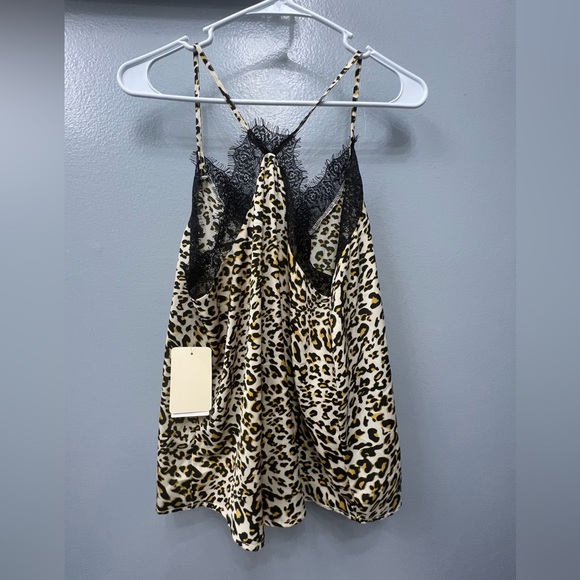 NWT love on a hanger sleeveless animal print top size small - Picture 4 of 5